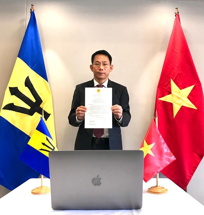 Vietnamese Ambassador presents Letter of Credentials to Governor General of Barbados